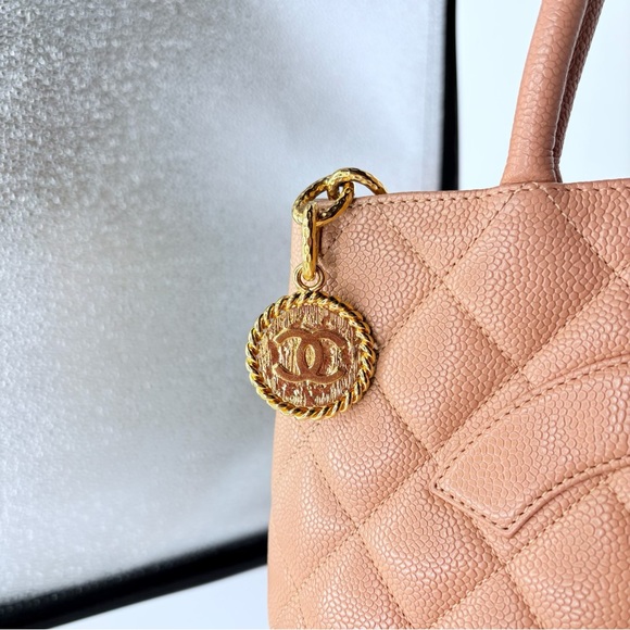 CHANEL Matelasse Medallion Cocomark Tote Bag Beige Caviar Skin - Picture 7 of 16